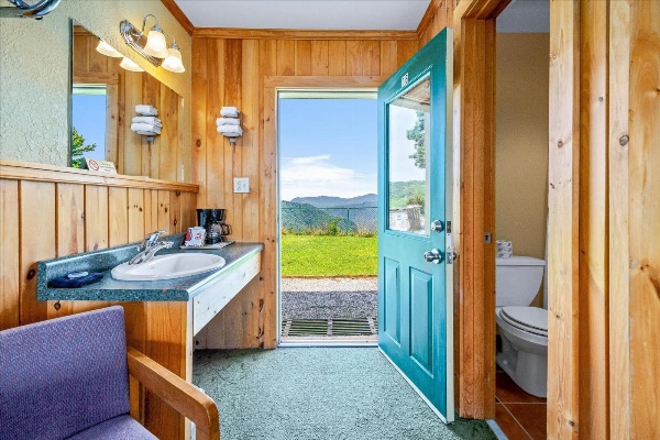 Early Blue Motel image 5