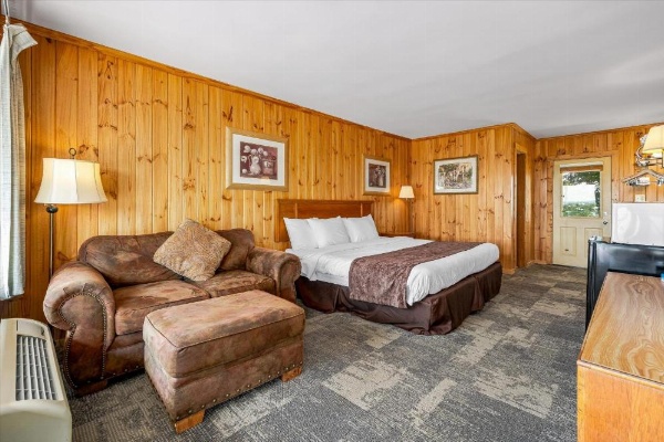 Early Blue Motel image 9